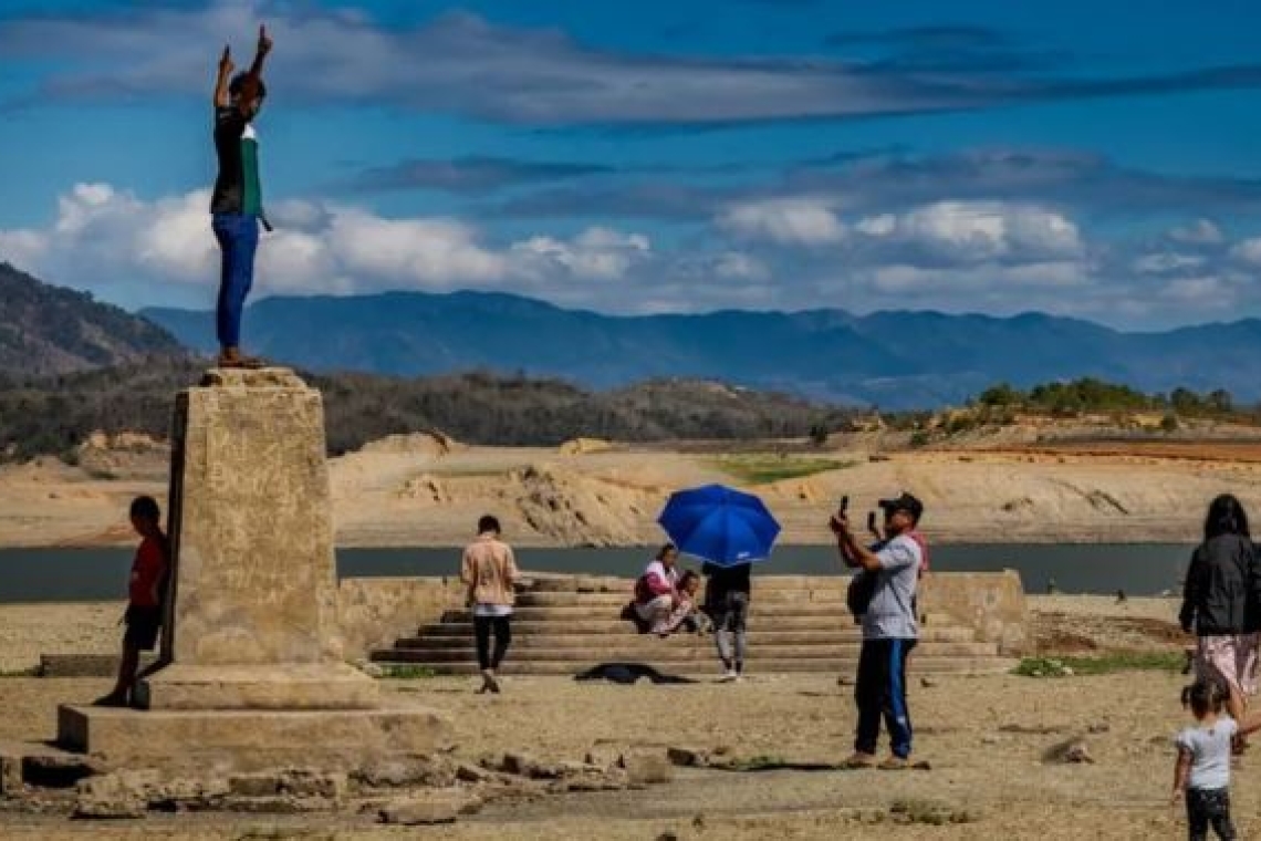 Φιλιππίνες | Πόλη αναδύθηκε από το νερό μετά από 300 χρόνια, λόγω ξηρασίας