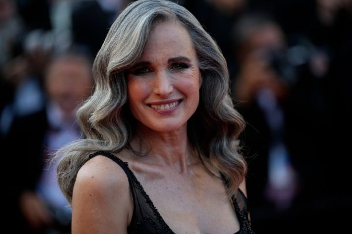 Η Andie MacDowell ανακουφισμένη από το σύνδρομο απιοειδούς μυός