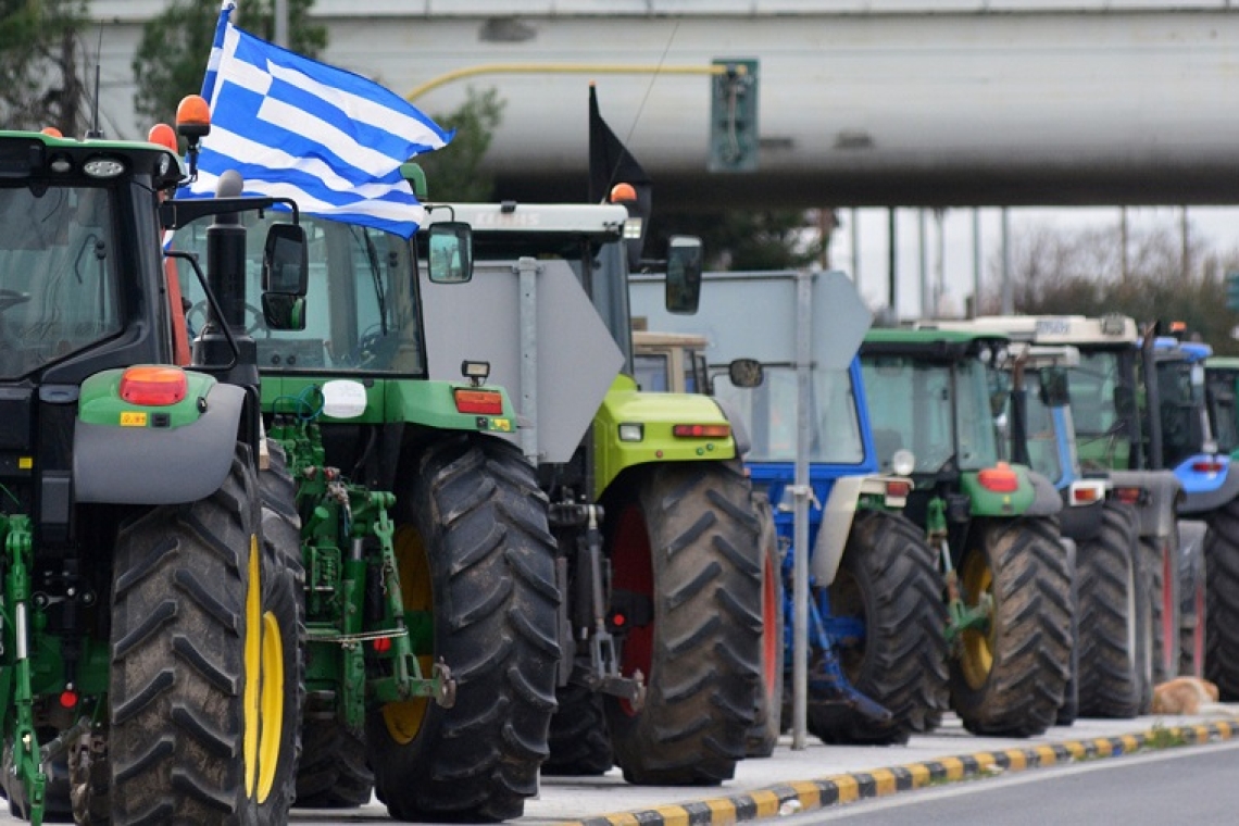 https://www.parapolitika.gr/images/640x360/jpg/files/2025-02-07/agrotes-bloka.jpg