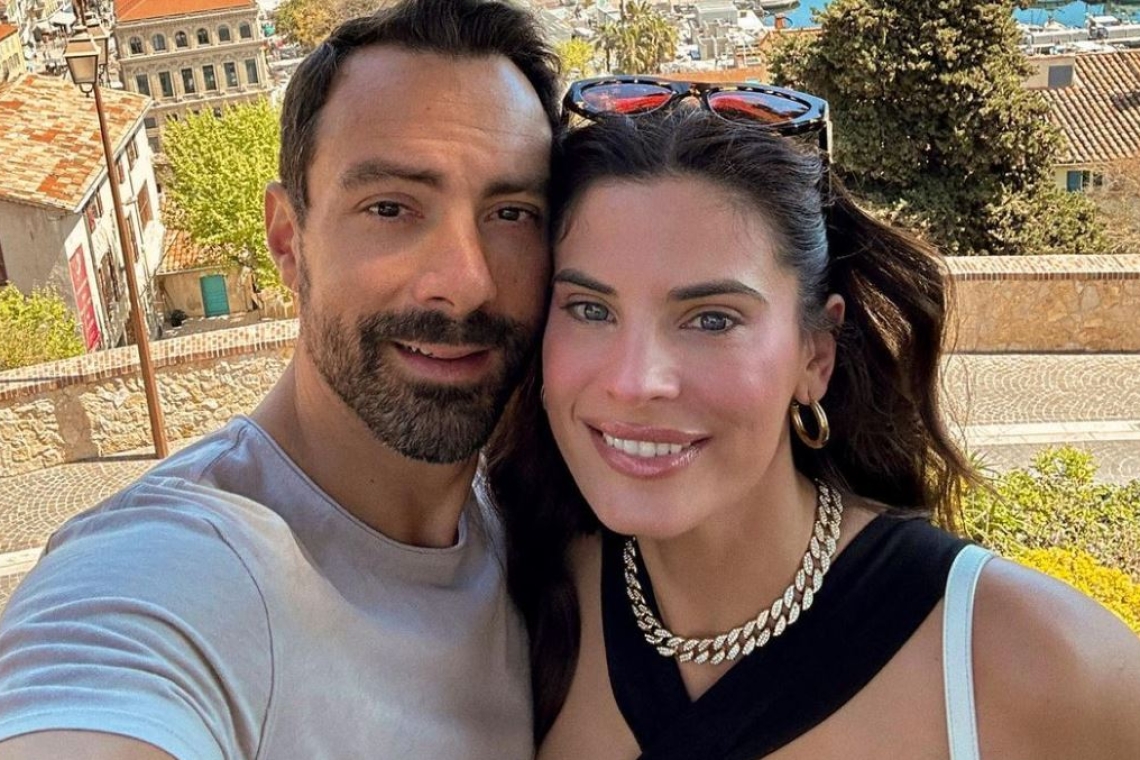 Αγνώριστη η Χριστίνα Μπόμπα ως ξανθιά έκπληξη για τον Βαλεντίνο της