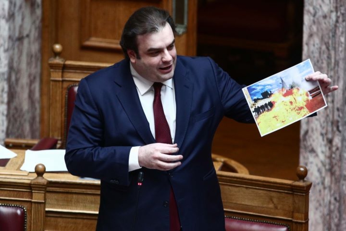 https://www.parapolitika.gr/images/640x360/jpg/files/2025-01-29/pierrakakis_sxoleia.jpg