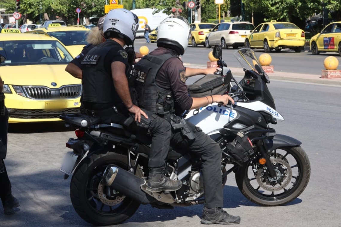 Συλλήψεις στο κέντρο της Αθήνας για κρυσταλλική μεθαμφεταμίνη