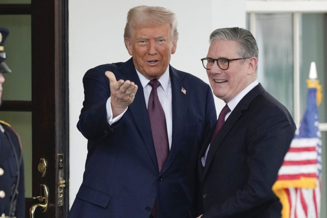 Ο Στάρμερ υποστηρίζει την άποψη Τραμπ για την ευρωπαϊκή άμυνα