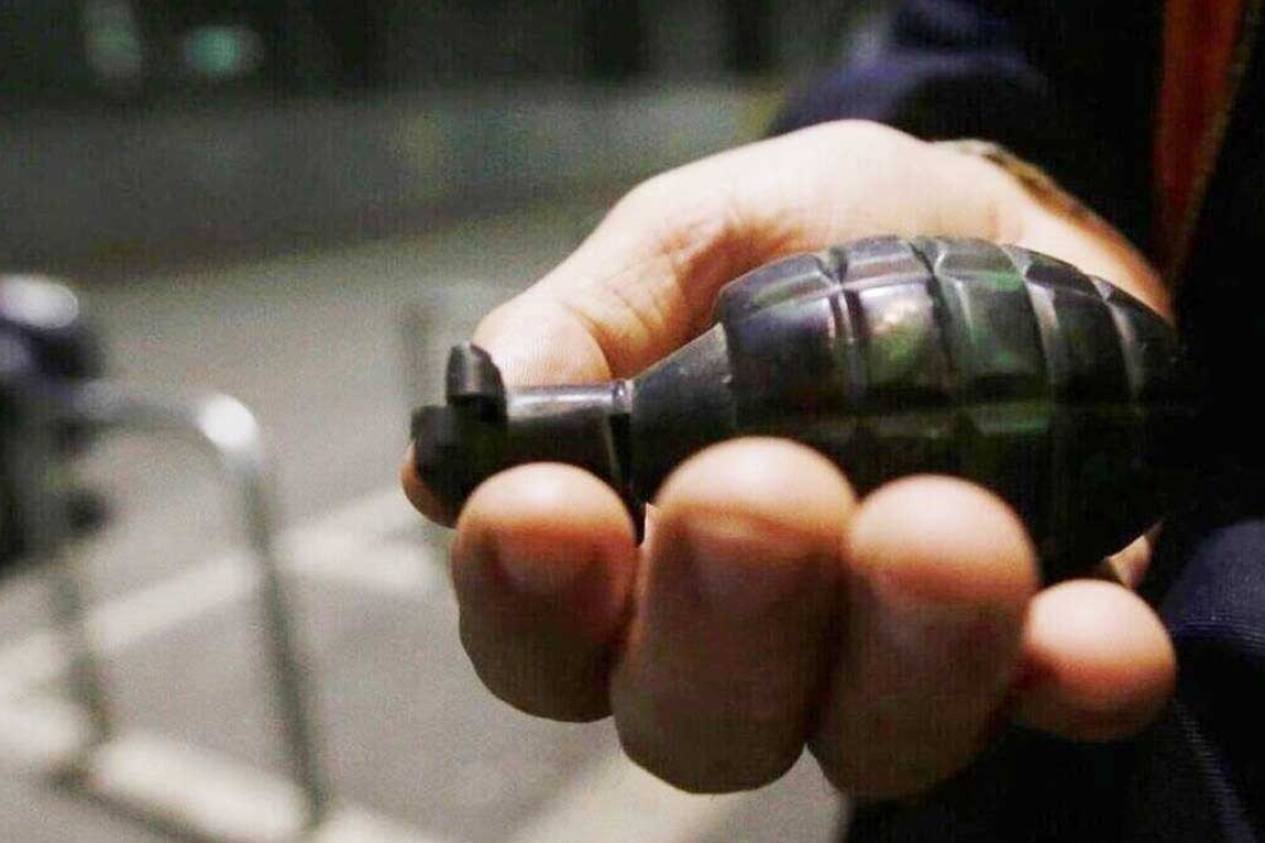 Απειλή με χειροβομβίδα στον Βόλο: Σοκαριστικό περιστατικό ενδοοικογενειακής βίας