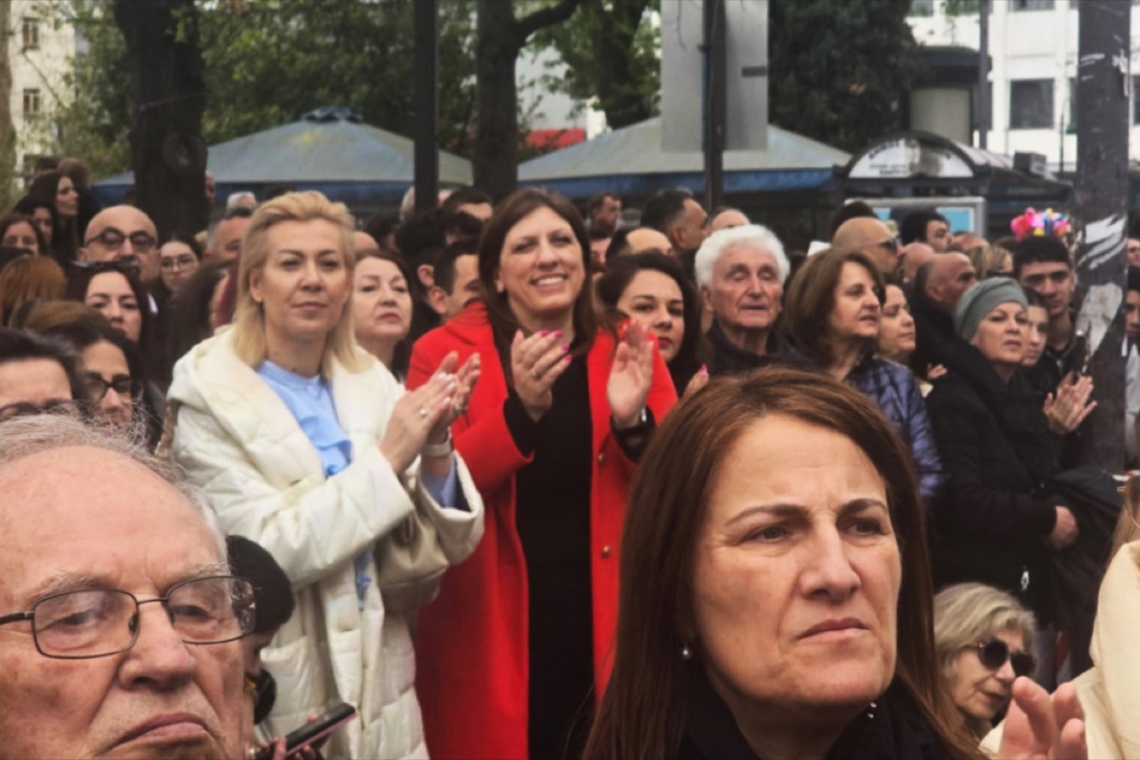 Ζωή Κωνσταντοπούλου: Η άρνησή της να καθίσει με επισήμους στη Λάρισα