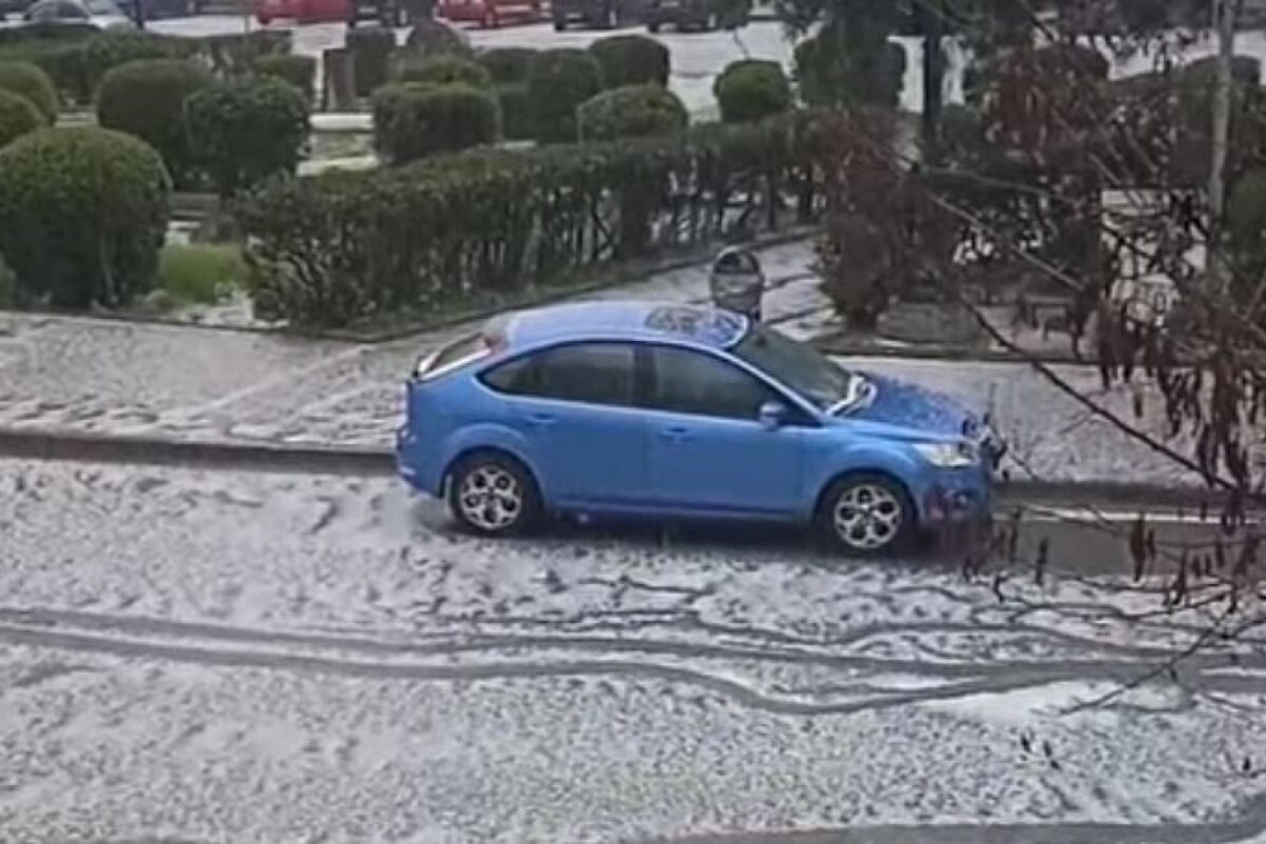 Καταστροφική χαλαζόπτωση στην Κοζάνη: Οι δρόμοι άσπρισαν ξαφνικά
