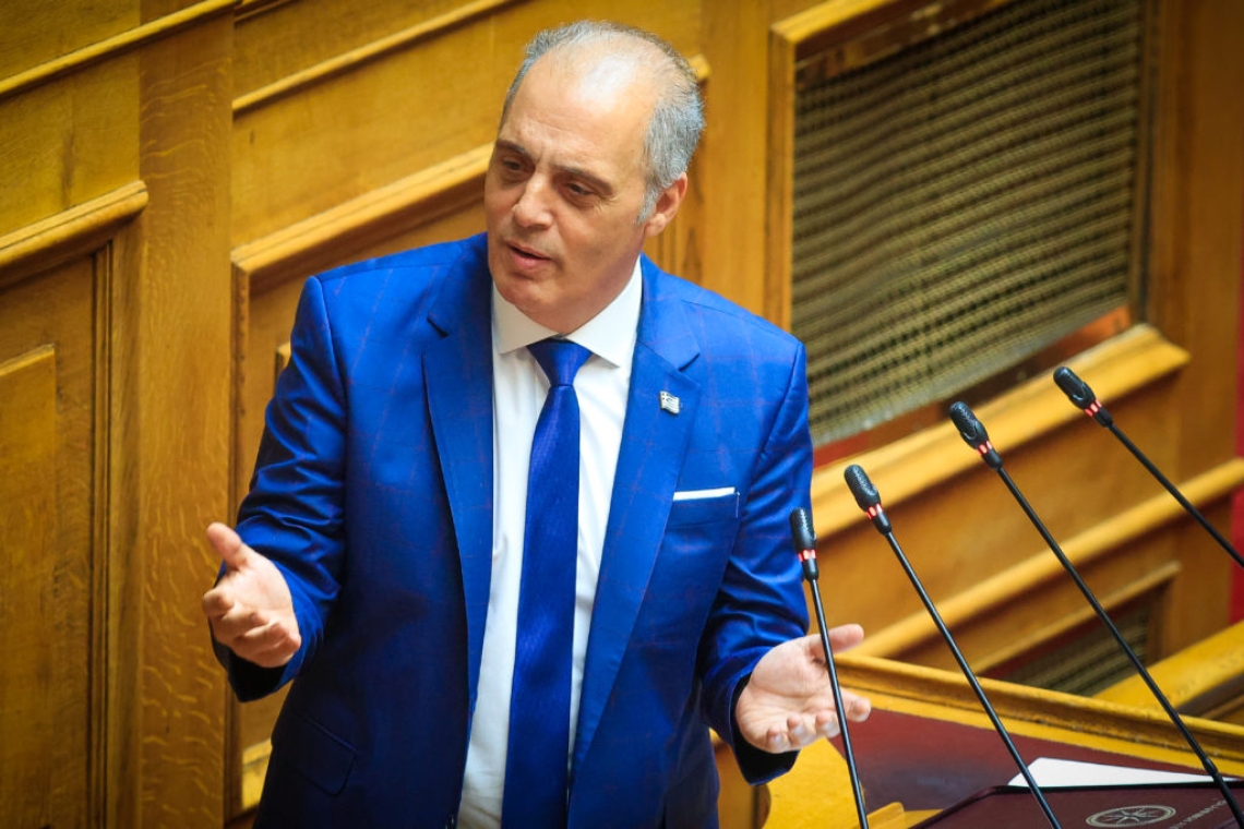 Αμφισβητεί ο Βελόπουλος τις εξαγγελίες περί αύξησης μισθών από τον Πρωθυπουργό