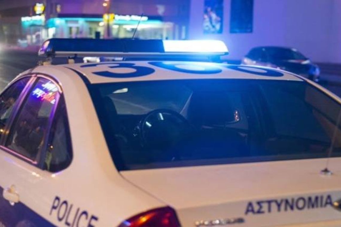 Ένοπλη επίθεση σε αστυνομικούς με τραυματία έξω από κλαμπ στο Περιστέρι