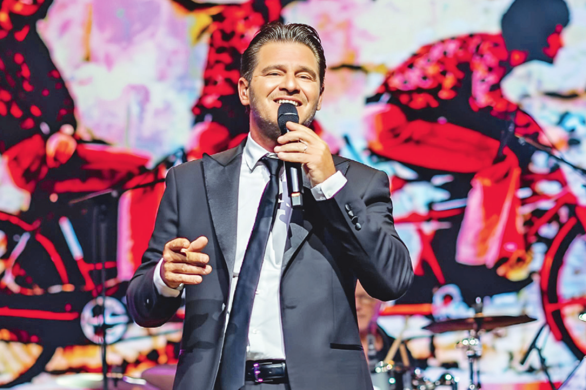 Η επιστροφή του Ζουλιέν Ντασέν στην Ελλάδα με παράσταση στο Παλλάς