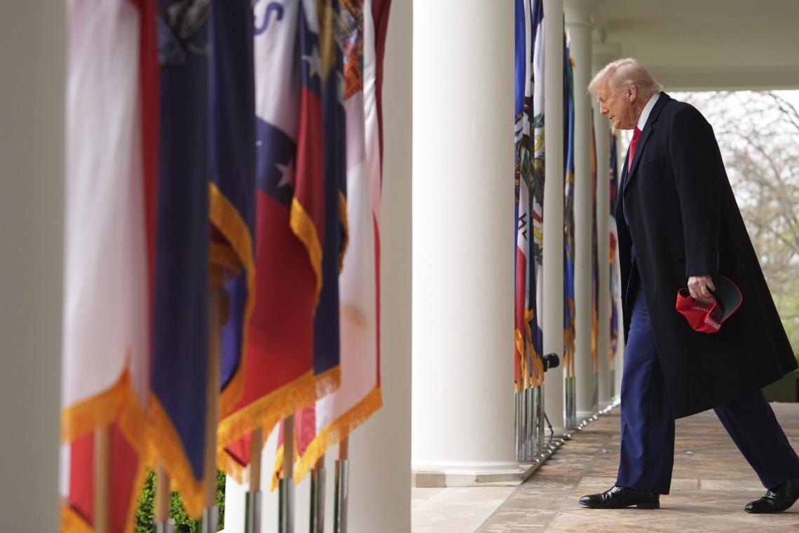 https://www.iefimerida.gr/sites/default/files/styles/medium_article_image/public/2025-04/trump-1-economist.jpg?itok=MHOQIexN
