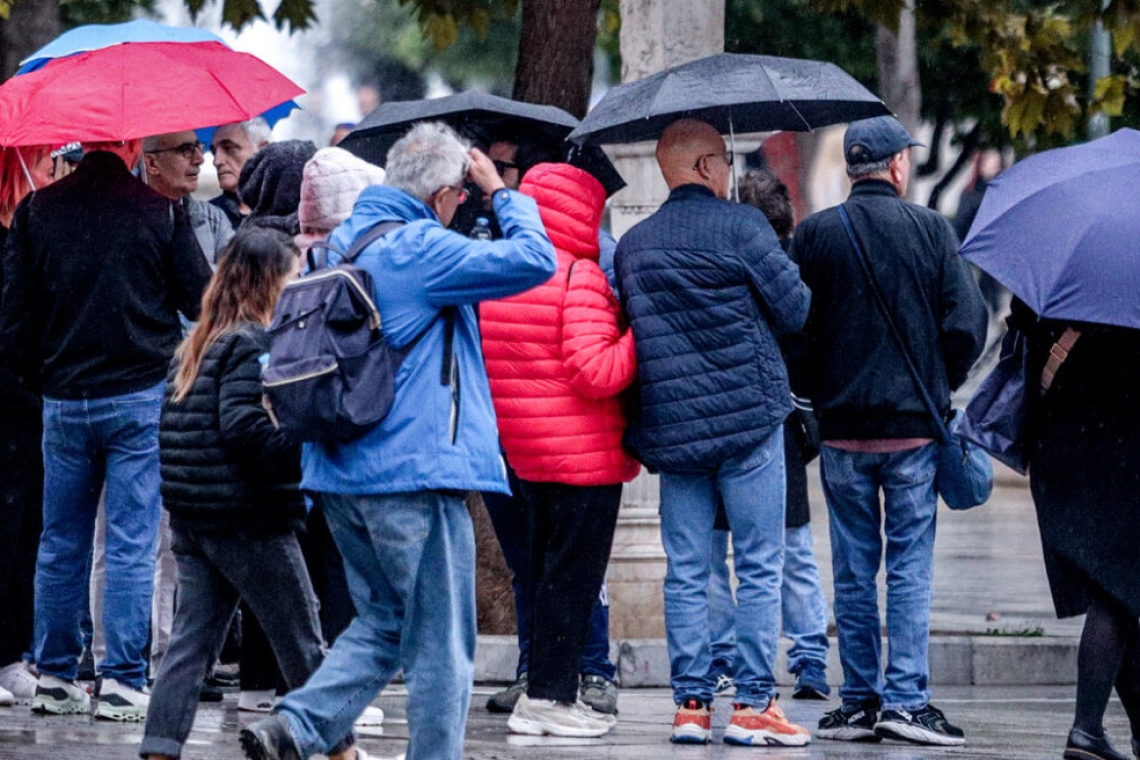 Έκτακτο δελτίο: Καταιγίδες και πτώση θερμοκρασίας την Κυριακή