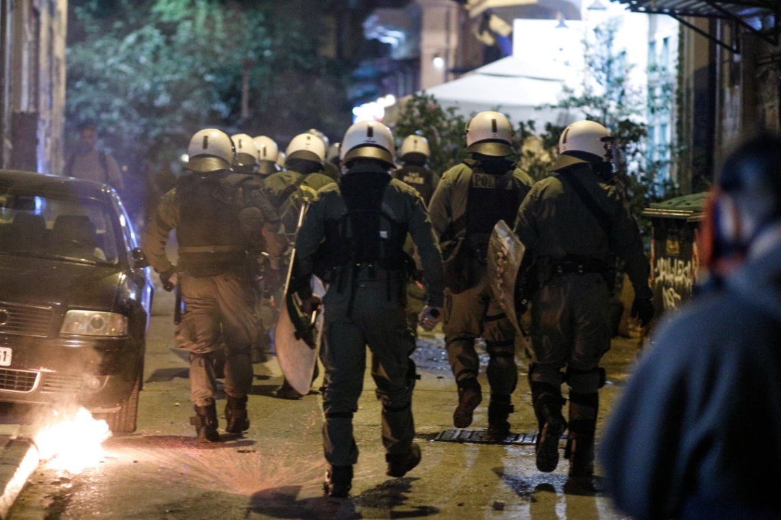 Επίθεση με μολότοφ σε αστυνομικούς στα Εξάρχεια τα ξημερώματα