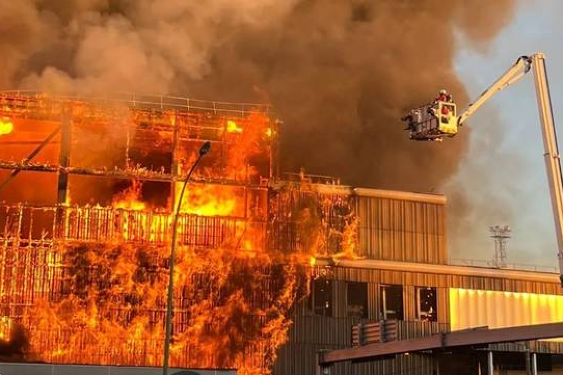 https://www.zougla.gr/Uploads/2025/04/07/paris_fire_782.jpg