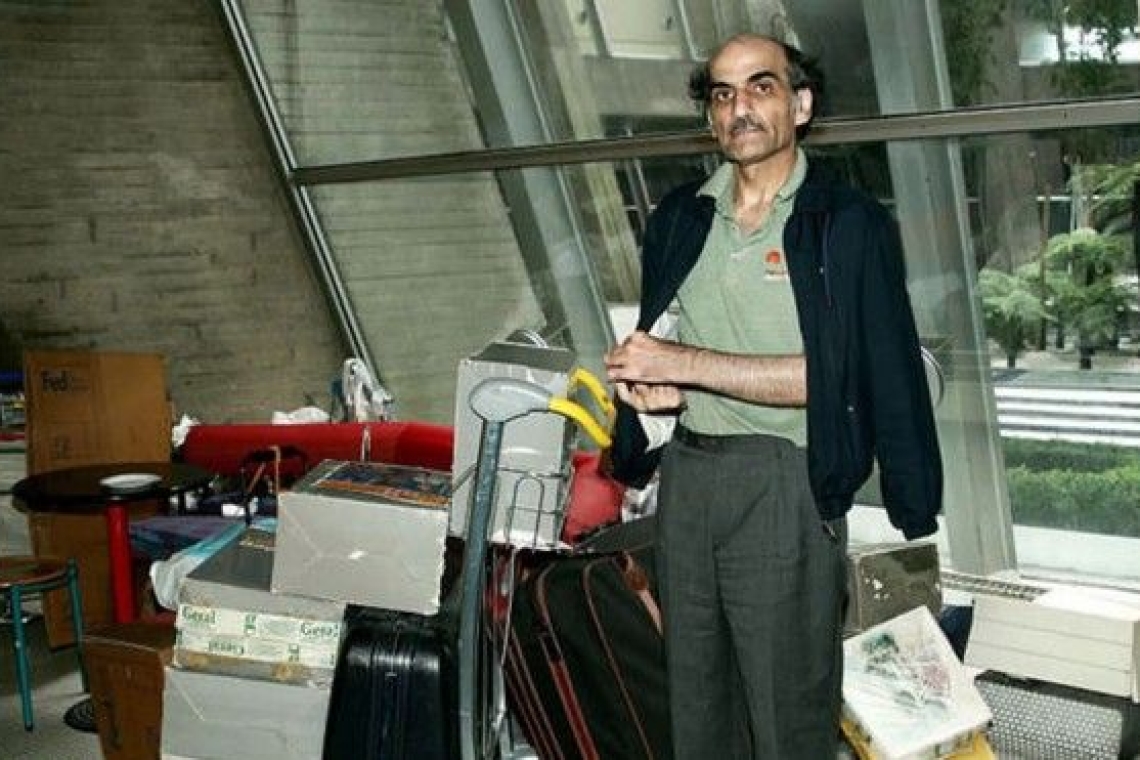 Ο άνδρας που έζησε 18 χρόνια σε... αεροδρόμιο