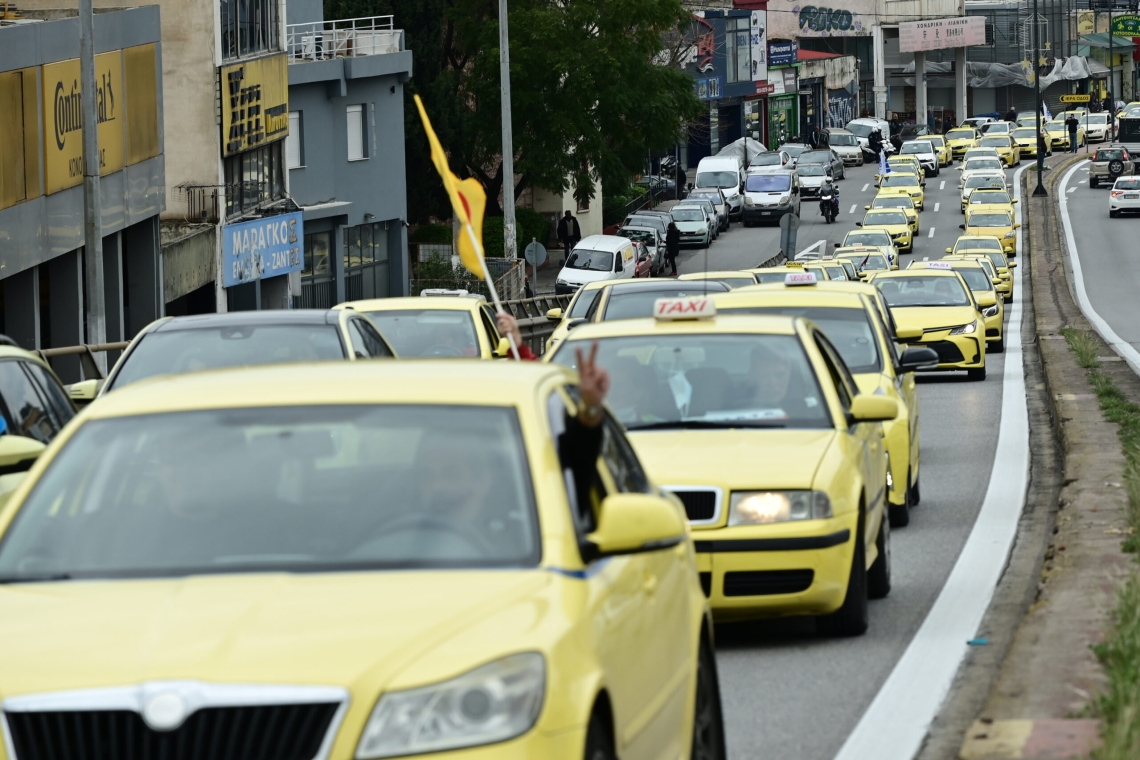 Ταξί: Απειλή αποκλεισμού του κέντρου της Αθήνας από το ΣΑΤΑ
