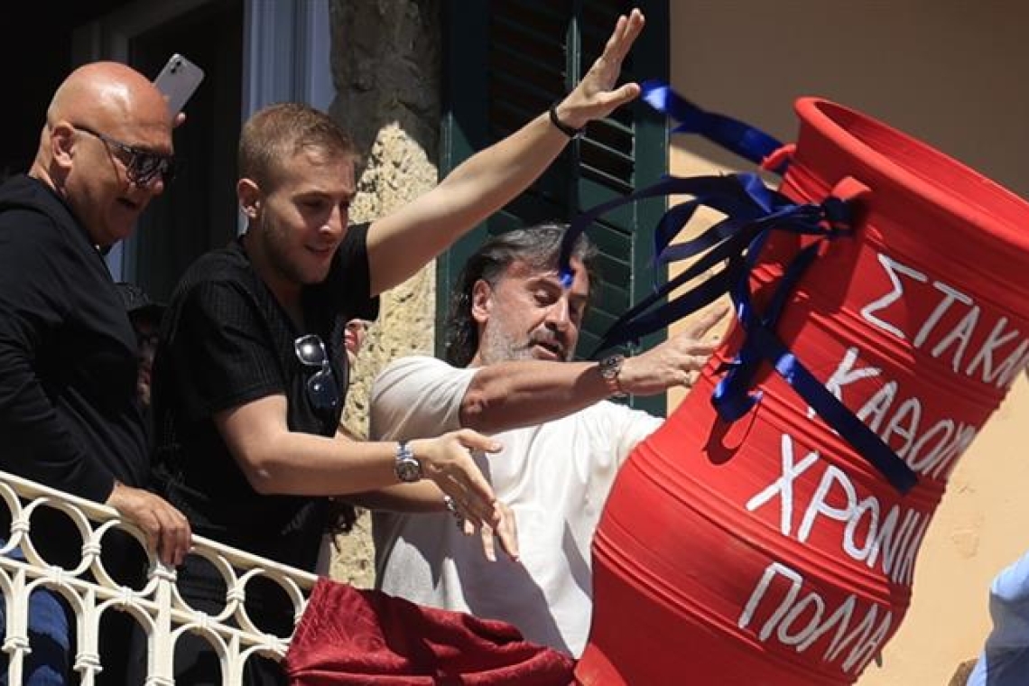 Πρώτη Ανάσταση στην Κέρκυρα με το σπάσιμο των μπότηδων