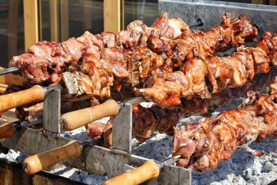 Ανοιξιάτικος καιρός για το ψήσιμο του οβελία με υψηλές θερμοκρασίες