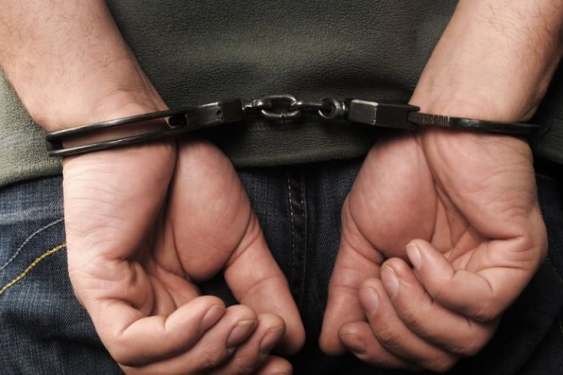 Σύλληψη στην Κρήτη: Παράνομη πώληση κροτίδων μέσω διαδικτύου