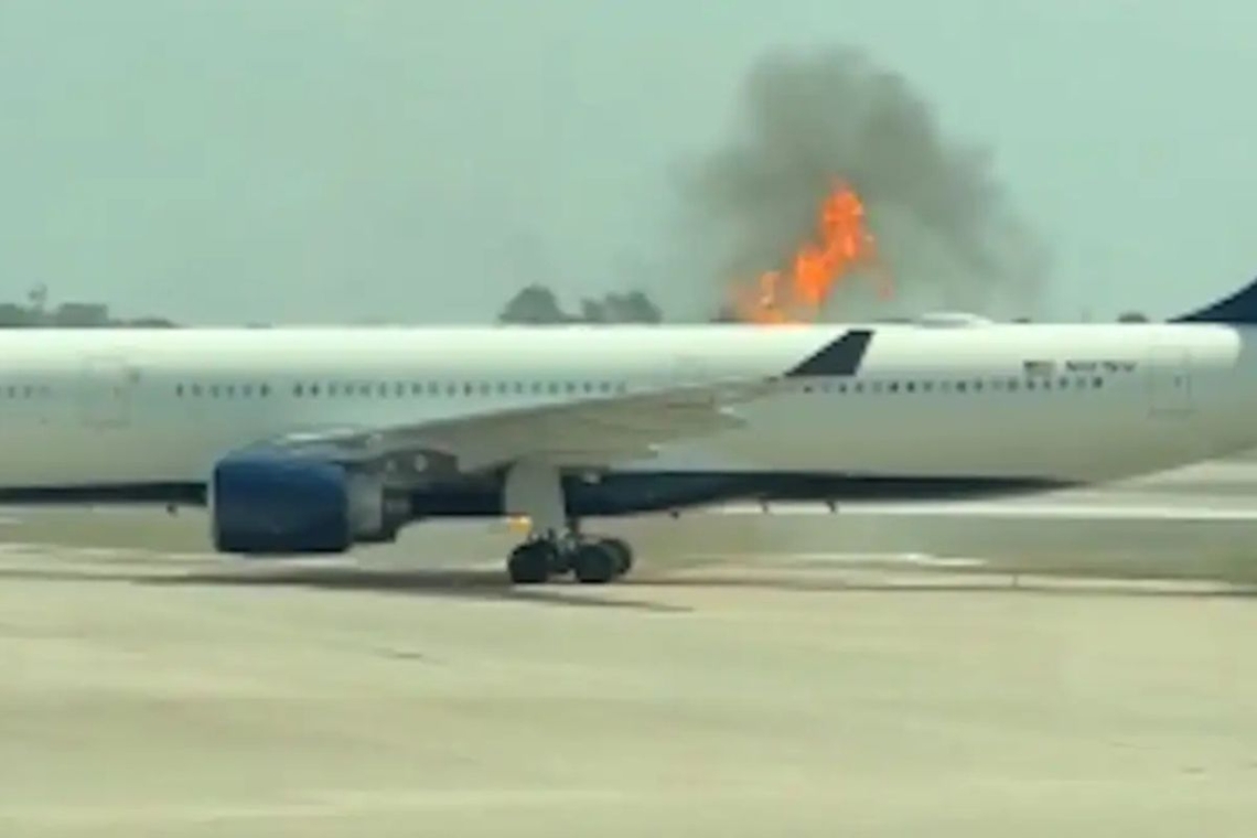 Αεροπλάνο στις ΗΠΑ εκκενώθηκε λόγω φωτιάς στον κινητήρα