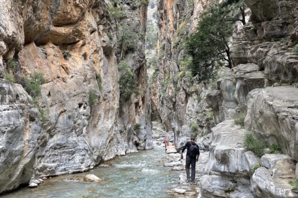 Διάσωση νεαρού στο Φαράγγι της Σαμαριάς από πτώση 25 μέτρων