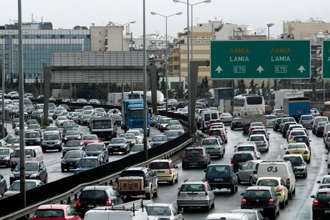 Ουρά οχημάτων στον Κηφισό λόγω τροχαίου ατυχήματος