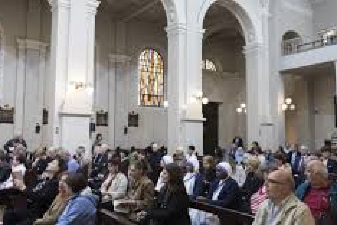 Θεσσαλονίκη: Πιστοί συγκεντρώθηκαν για το τελευταίο αντίο στον Πάπα Φραγκίσκο