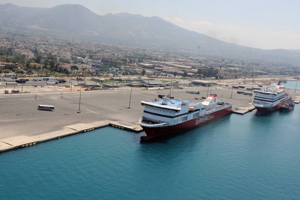 https://www.iefimerida.gr/sites/default/files/styles/medium_article_image/public/2020-07/limani-patra-apo-psila.jpg?itok=SmEUS2Gn