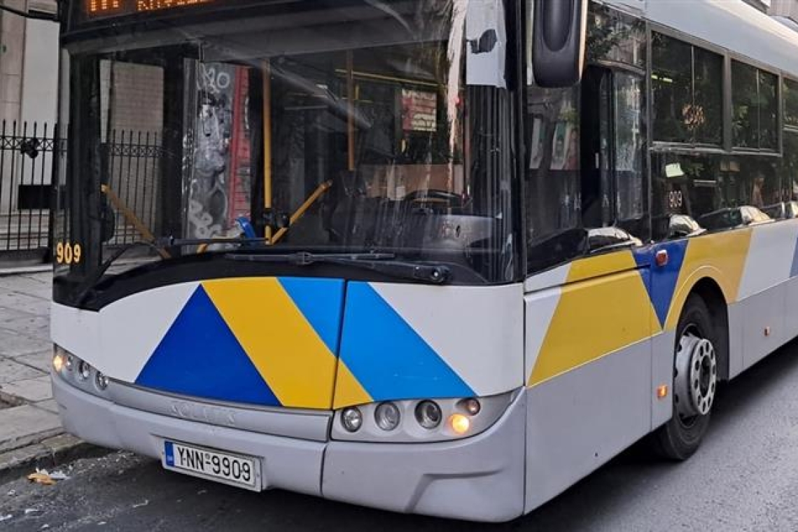 Σύγκρουση λεωφορείου και ΙΧ στο Περιστέρι με τρεις τραυματίες