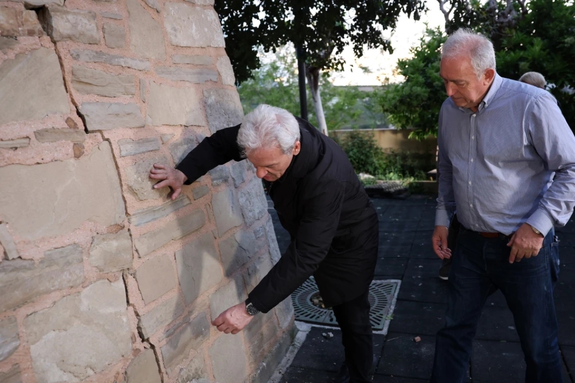 Σύσταση απο τον Λέκκα για εκκένωση σπιτιών στις Βούτες