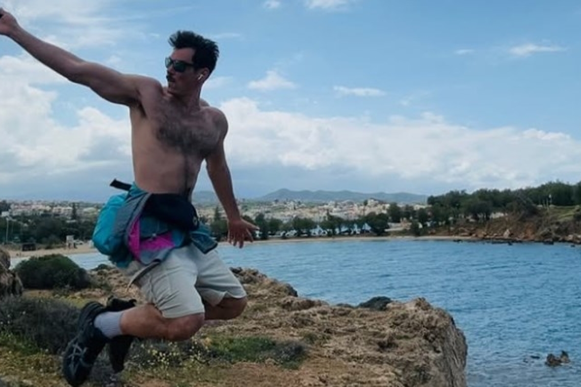Ο Γιάννης Κουκουράκης εντυπωσιάζει χωρίς μπλούζα και προκαλεί αναστάτωση