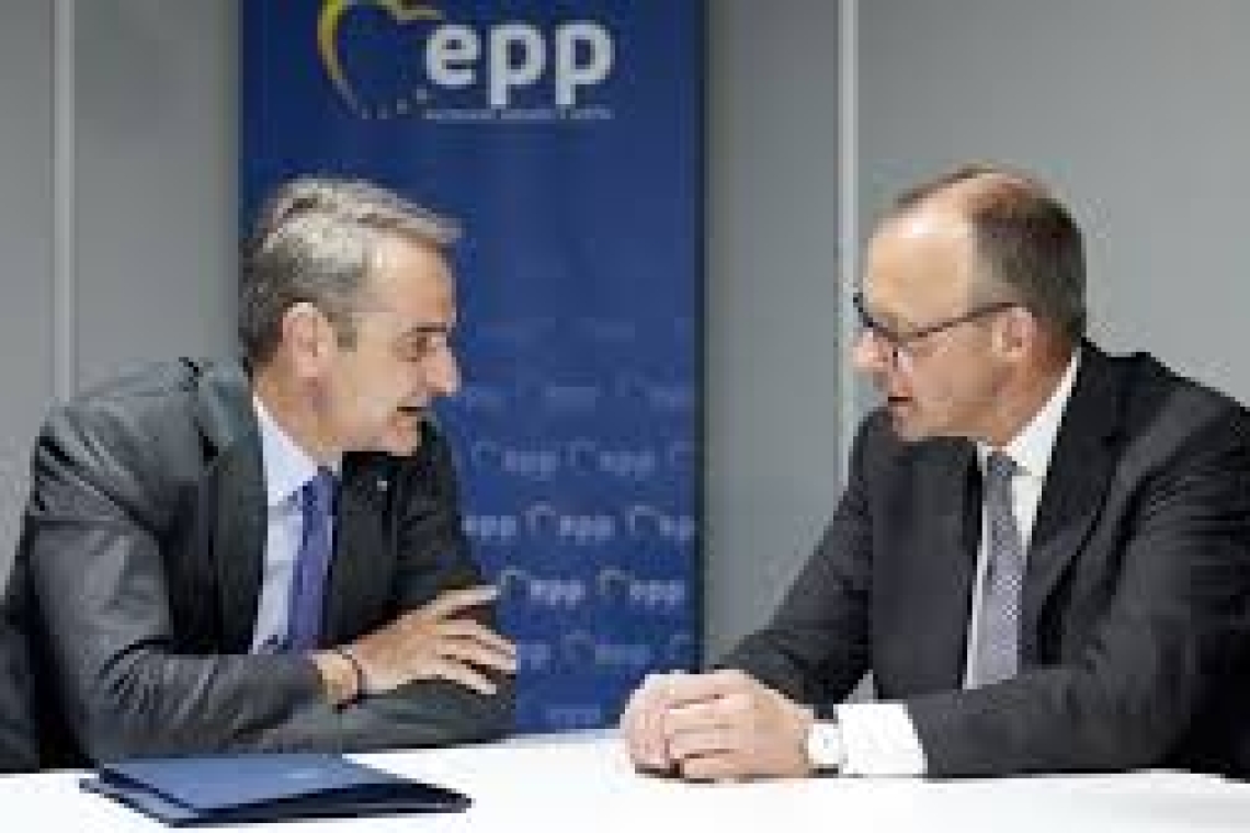 Στρατηγική συνάντηση Μητσοτάκη-Μερτς στο συνέδριο της Βαλένθια