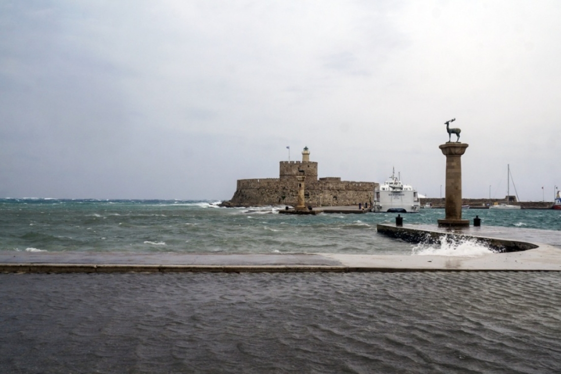 Καιρός Πρωτομαγιάς: Βροχές και καταιγίδες με θερμοκρασία 26°C