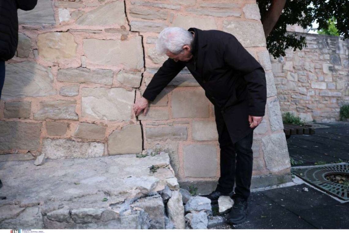 Ενίσχυση ρωγμών στις Βούτες Ηρακλείου λόγω διαρροής νερού
