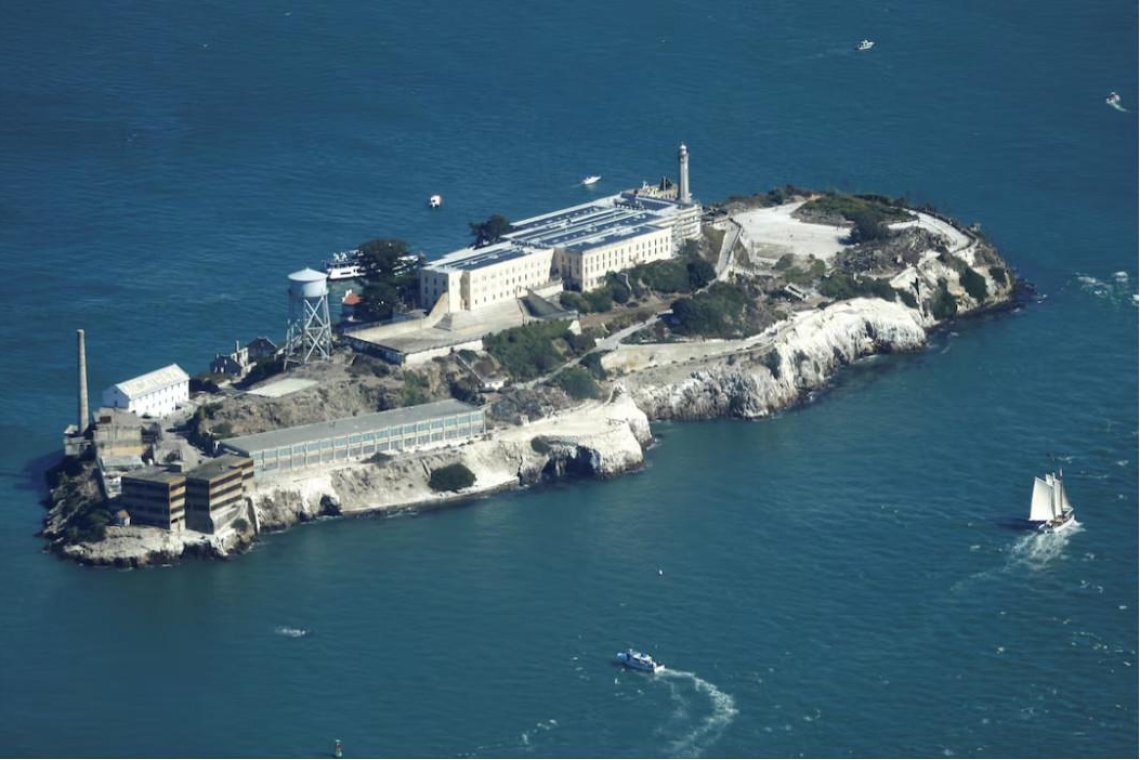 https://www.in.gr/wp-content/uploads/2025/05/alcatraz-trump-620x350.jpeg