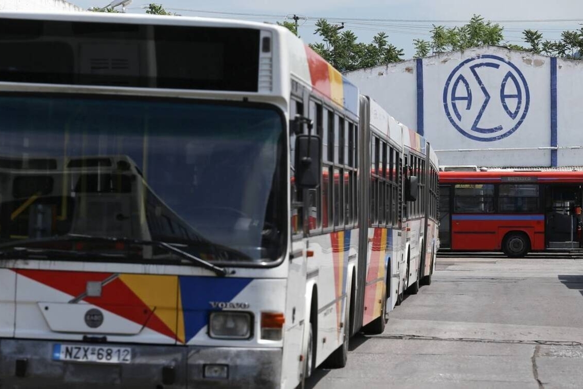 Φωτιά σε λεωφορείο του ΟΑΣΘ στη Σταυρούπολη Θεσσαλονίκης