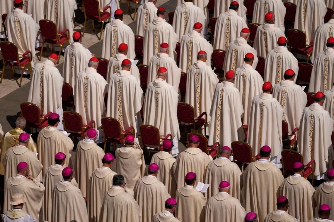 https://www.enikos.gr/wp-content/uploads/2025/04/conclave-1-1-618x412.jpg