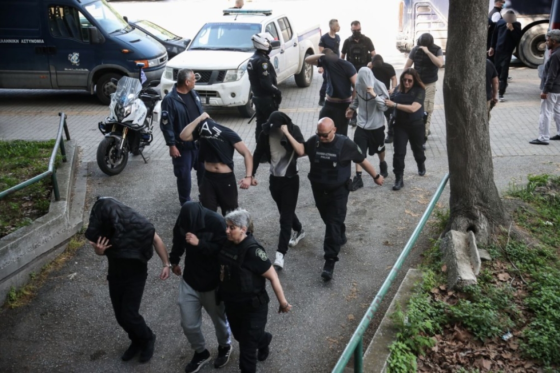 Σύλληψη μελών ακροδεξιάς οργάνωσης στη Θεσσαλονίκη: Βρέθηκαν όπλα και μαχαίρια στα σπίτια τους