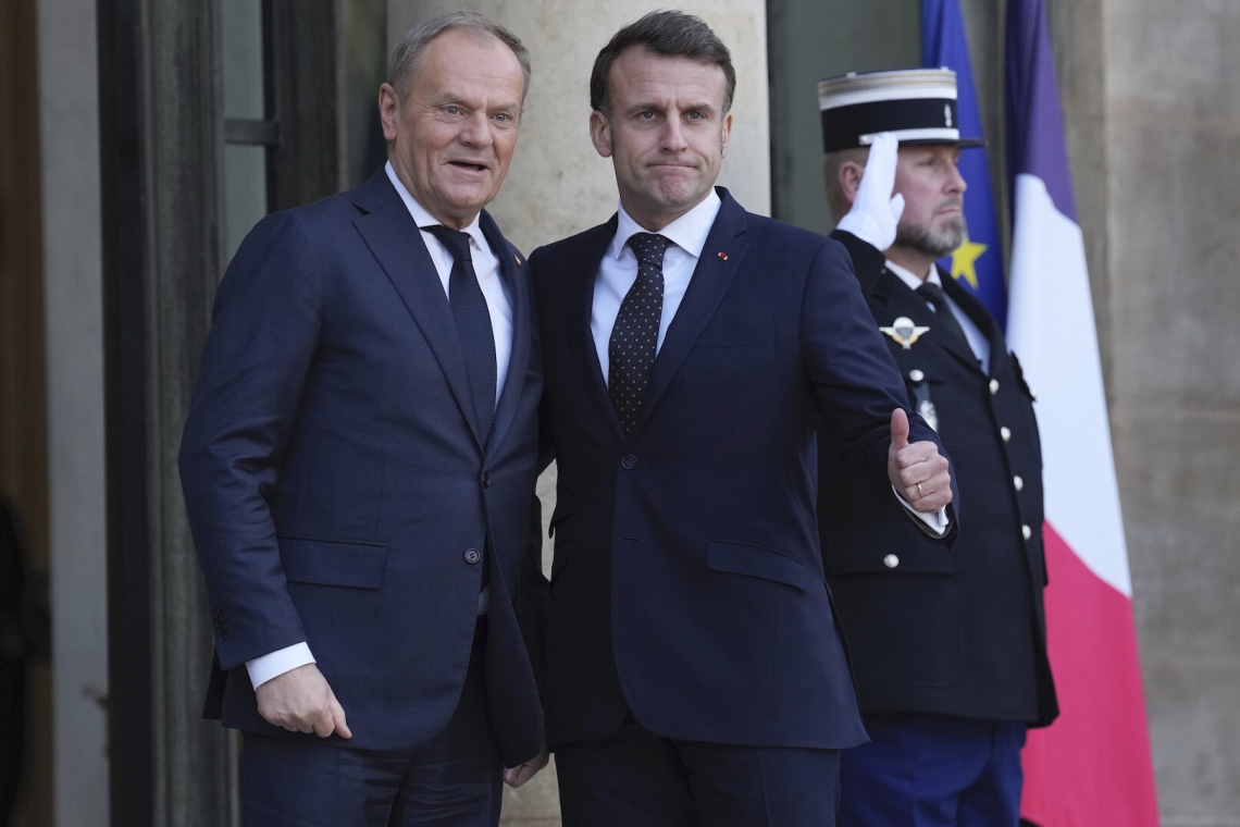 https://www.iefimerida.gr/sites/default/files/styles/medium_article_image/public/2025-05/macron-tusk.jpg?itok=smoNaumk