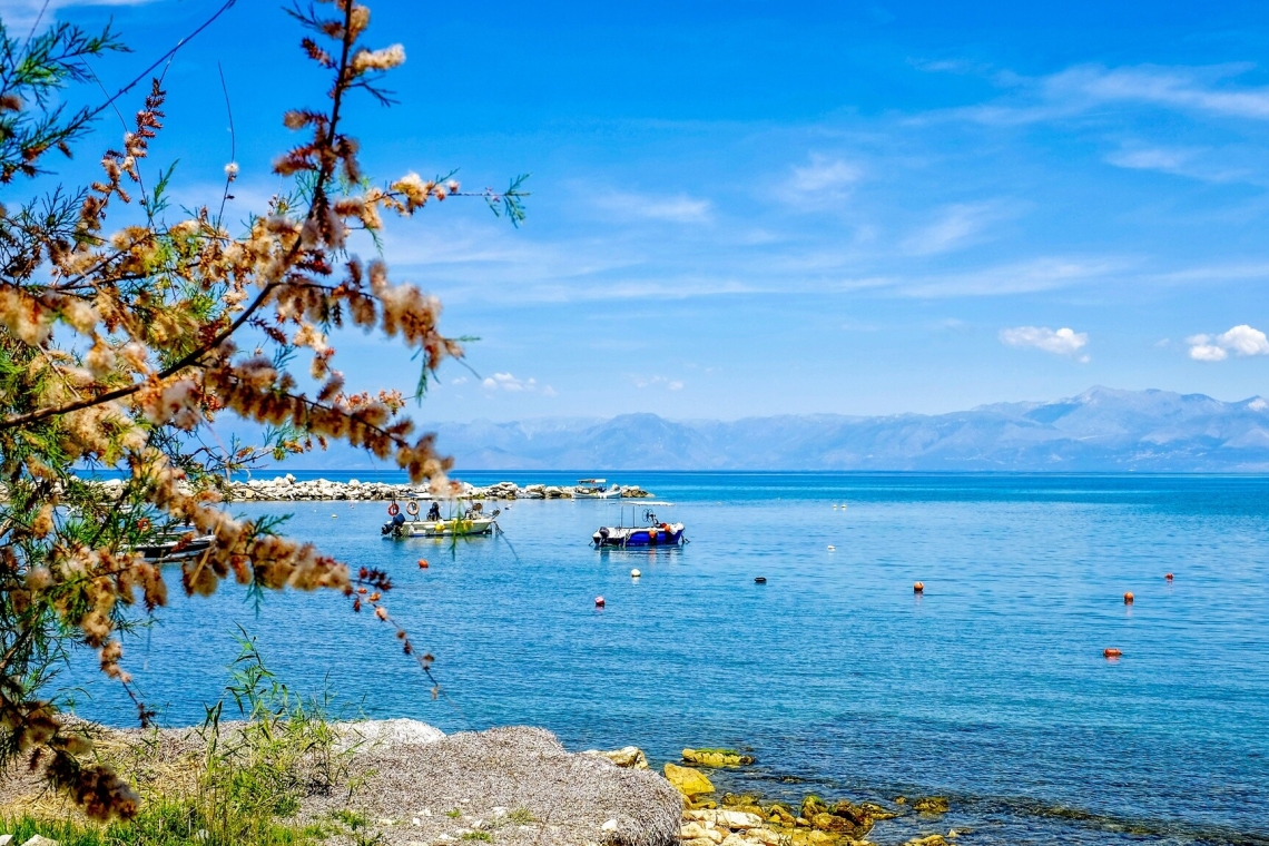 Θερμές αέριες μάζες και τοπικές βροχές σήμερα