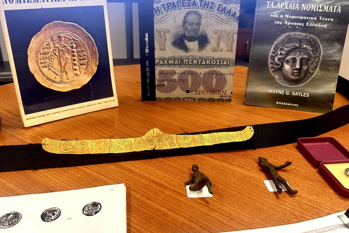 Σύλληψη δύο ατόμων στον Άλιμο για παράνομη αρχαιοκαπηλία