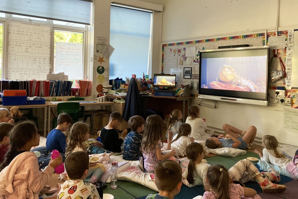 Καταγγελία ΟΙΕΛΕ: Sleepover στα σχολεία ως χολιγουντιανό trend