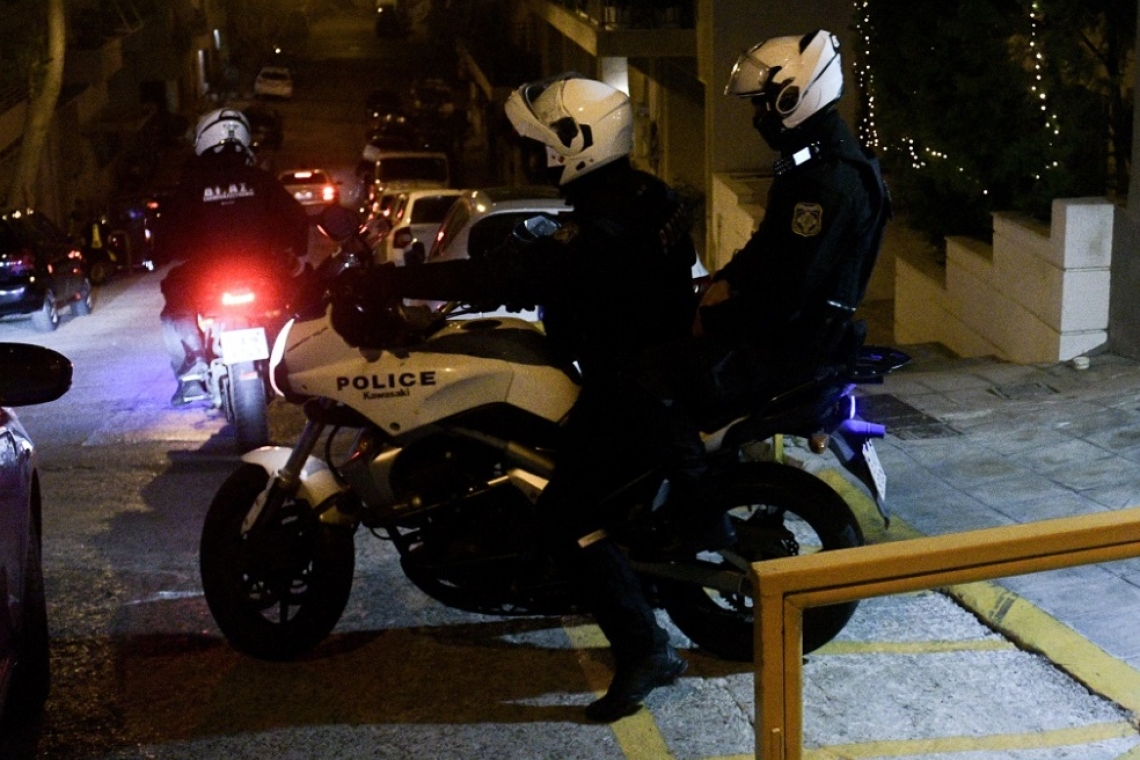 Συλλήψεις στο Παγκράτι για διακίνηση ναρκωτικών μετά από καταδίωξη