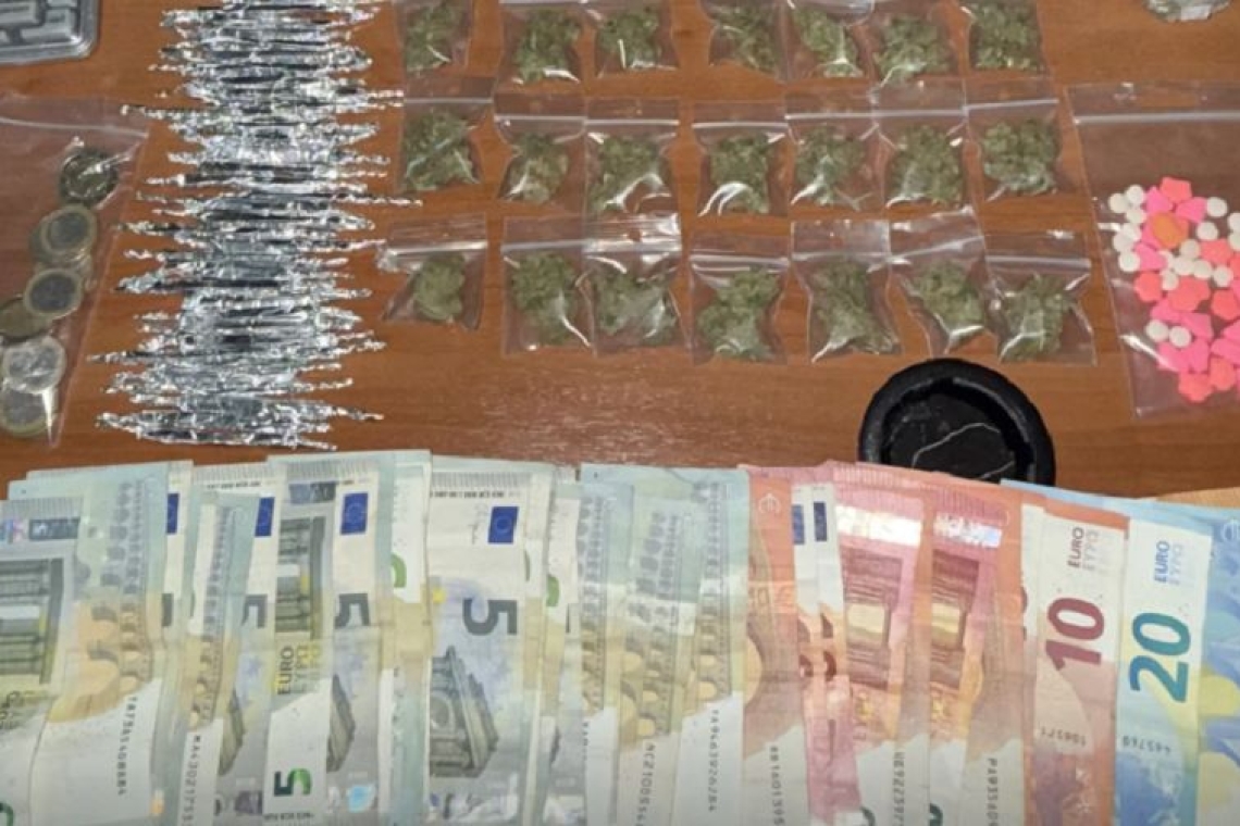 Σύλληψη τριών αλλοδαπών για ναρκωτικά έξω από σχολείο στον Άγιο Παντελεήμονα