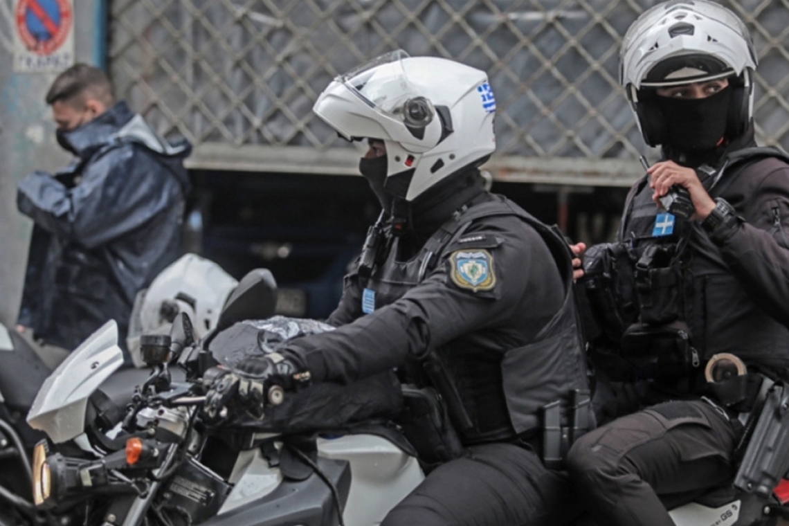 Σύλληψη ανήλικων στον Πειραιά για κλοπή αλυσίδων από παιδιά