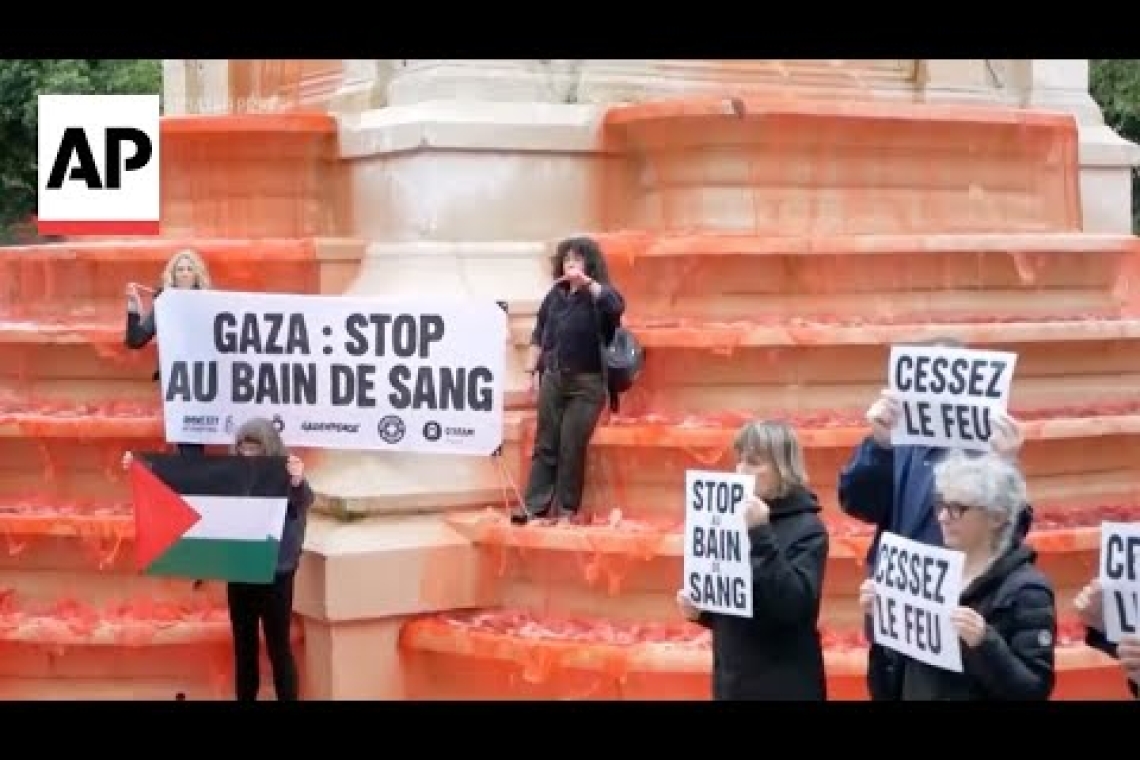 Διαμαρτυρία στο Παρίσι: Ακτιβιστές βάφουν σιντριβάνι κόκκινο για τη Γάζα