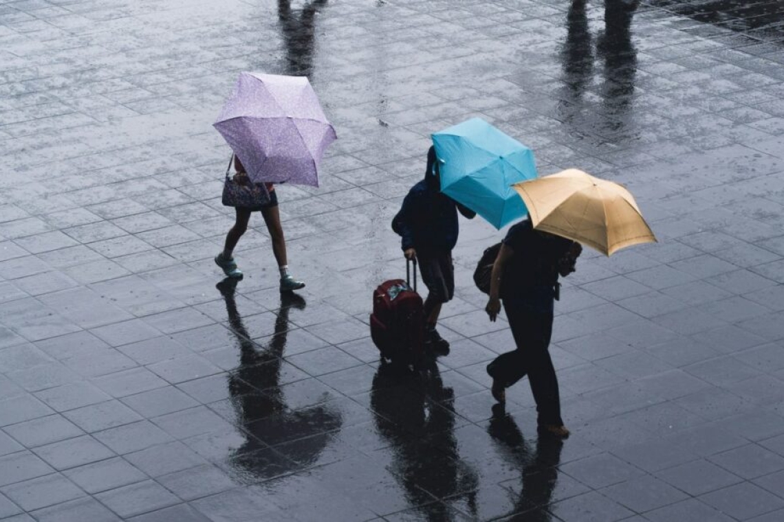 Καιρός Σαββατοκύριακου: Βροχές και από Δευτέρα καλοκαίρι