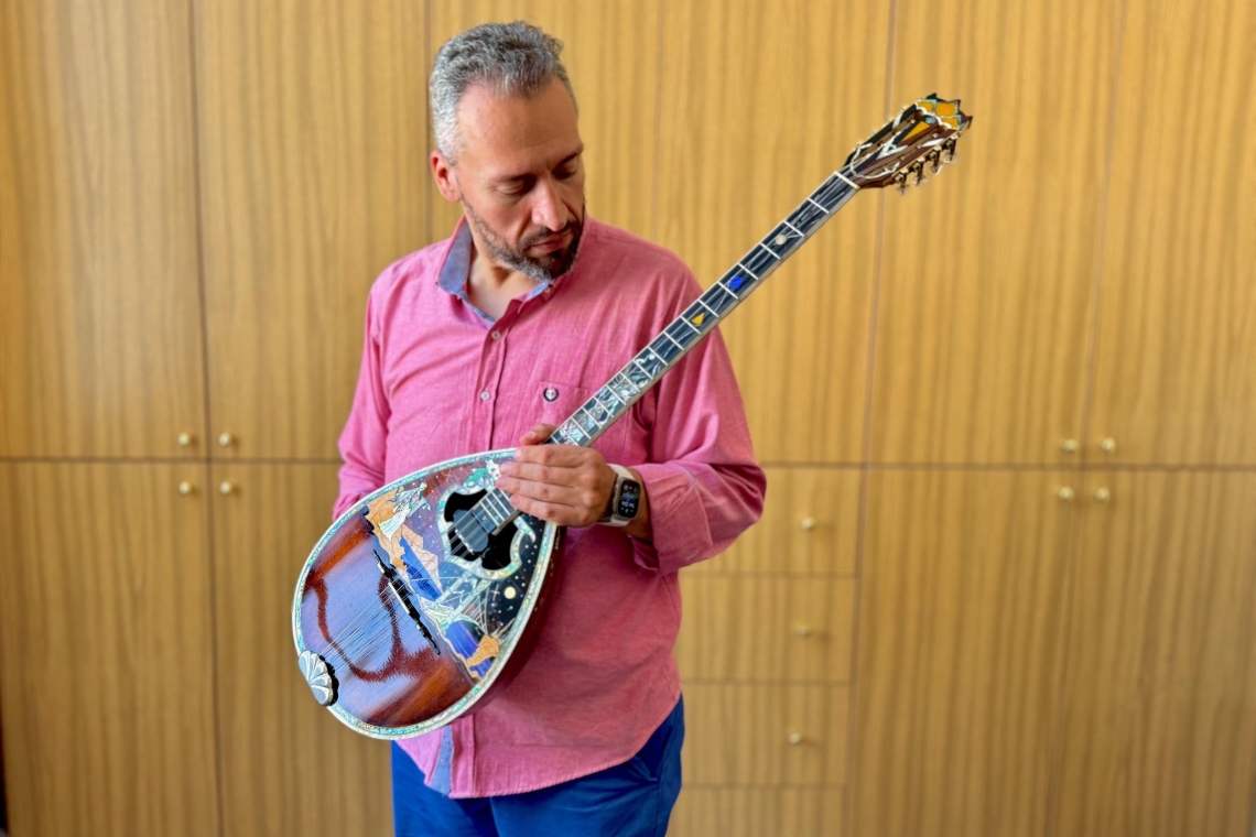 Feel The Vibe, Drop The Bouzouki by Alexandros Psomopoulos - Όταν το μπουζούκι συναντά τα beats