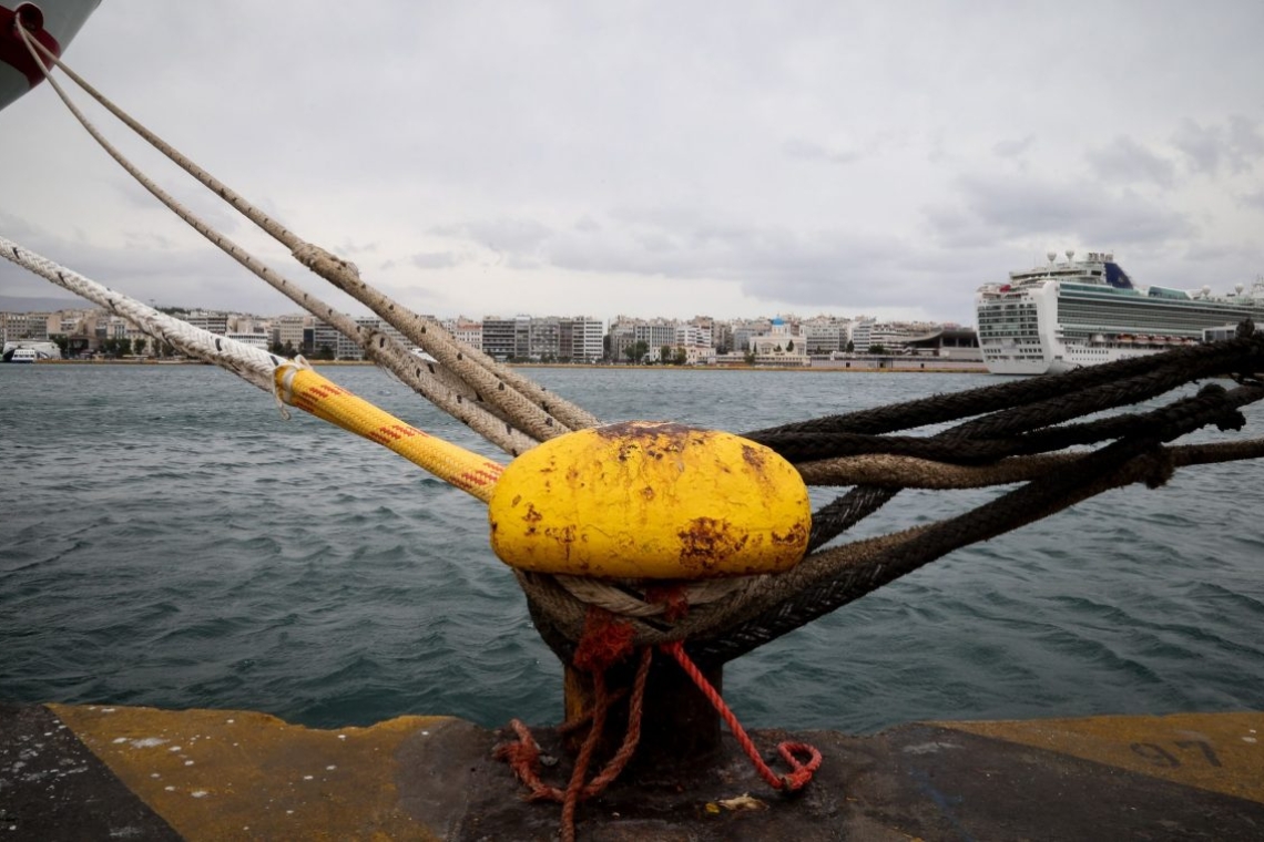 Πλοίο με μηχανική βλάβη και 137 επιβάτες κοντά στο Λαύριο