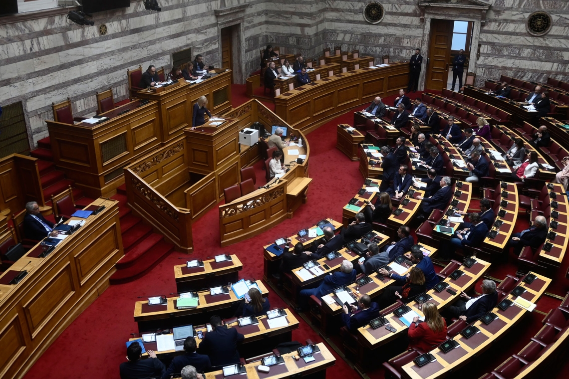 Τέμπη: Πολιτική αντιπαράθεση στη Βουλή για την προανακριτική