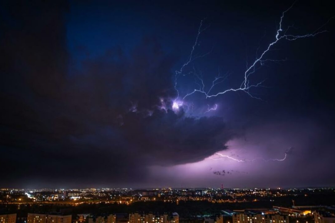 Καταιγίδες και ισχυροί άνεμοι: Έκτακτο δελτίο για Παρασκευή